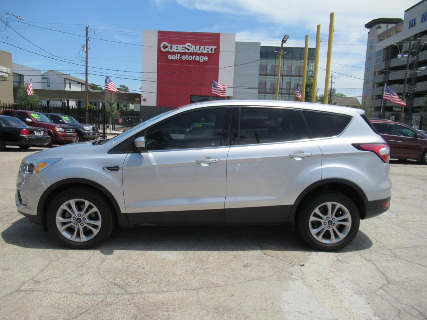 2017 Silver /Black Ford Escape SE FWD (1FMCU0GDXHU) with an 1.5L L4 DOHC 16V engine, Automatic transmission, located at 1511 North Shepherd Dr., Houston, TX, 77008, (281) 657-1221, 29.798361, -95.412560 - 2017 FORD ESCAPE SE VIN: 1FMCU0GDXHUE54105 1 F M C U 0 G D X H U E 5 4 1 0 5 4 DOOR WAGON/SPORT UTILITY 1.5L I4 F DOHC 16V GASOLINE FRONT WHEEL DRIVE - Photo#18